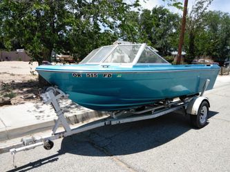 Boat for sale with tralior
