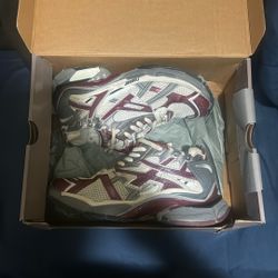 Balenciaga Runner “burgundy” 