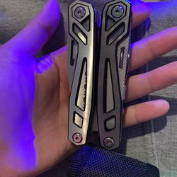 21 in 1 multitool brand new stainless steel with cover and extra screws and case