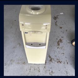 General Electric Water Fountain With Storage 
