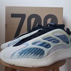 Adidas Yeezy 700