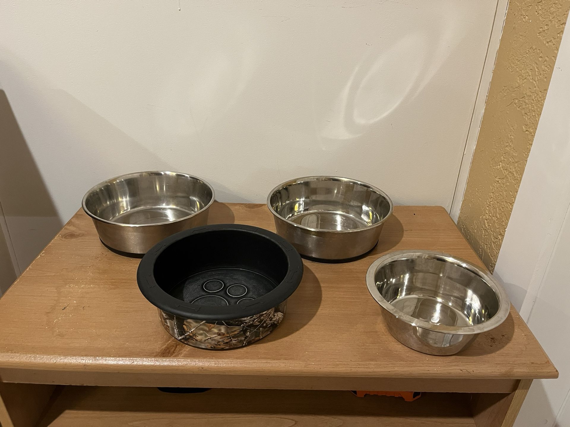 Stainless Steel And Plastic Pet Pet Bowls 8” And 6.5” Wide…ALL 4 $25