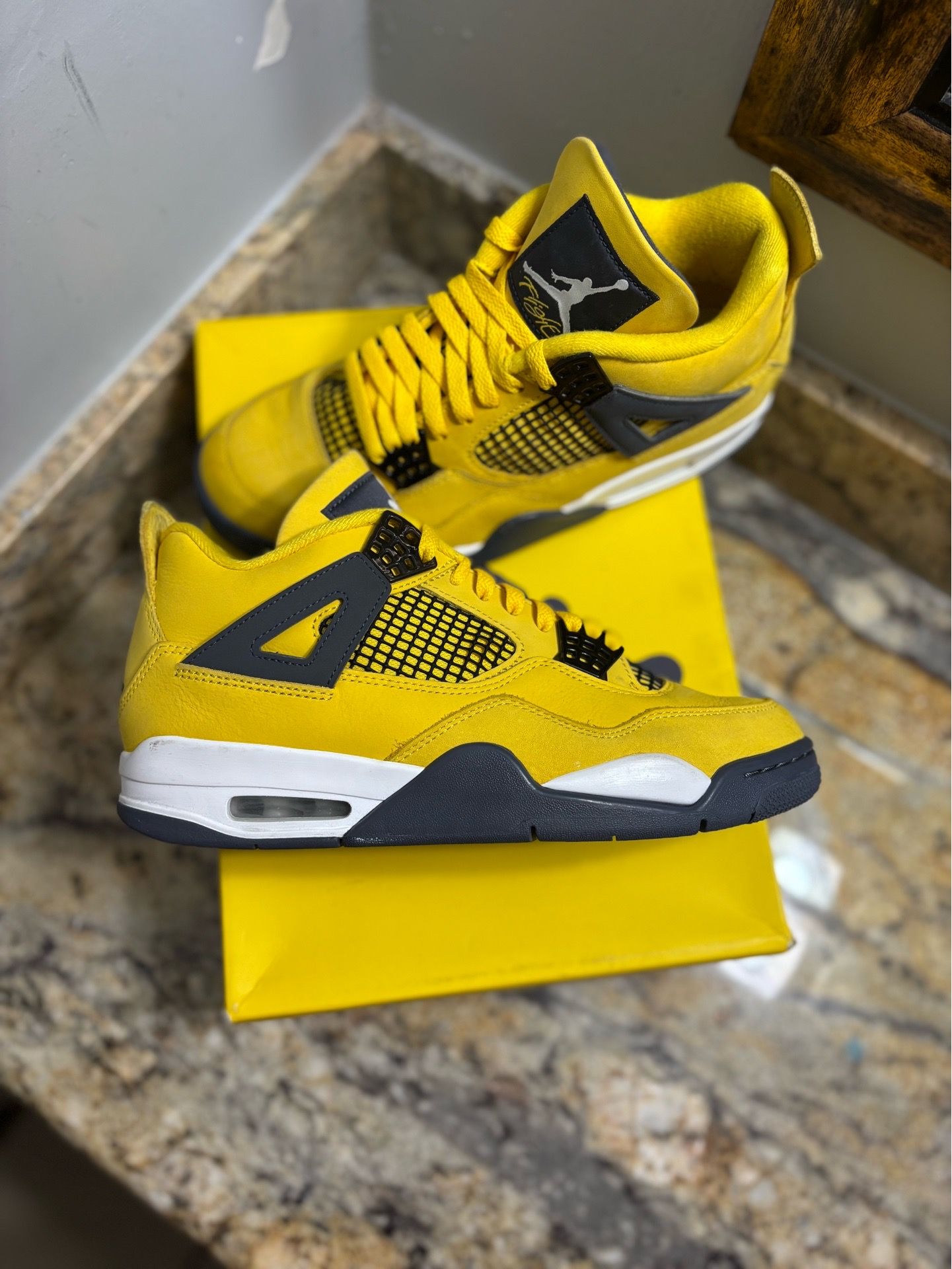 Jordan 4 Lightning