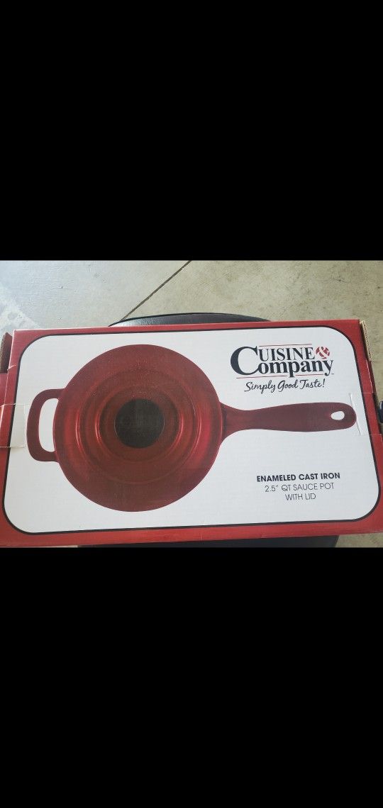 New in BOX Cuisine & Company Red 2.5 QT Enameled Cast Iron Sauce Pan Pot