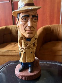 Humphrey Bogart statue