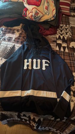 New hooded Huf hockey shirt