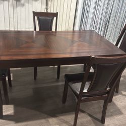 Table With 4 Chairs 