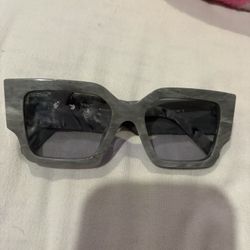 Off Withe Catalina Sunglasses 