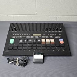 Yamaha RX5 Digital Rhythm Drum Machine w/AC Adapter .

Tested !

The front side of the case has cosmetic scratches and stains. please look at the phot