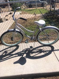 Silver huffy beach cruiser 24 inch wheel