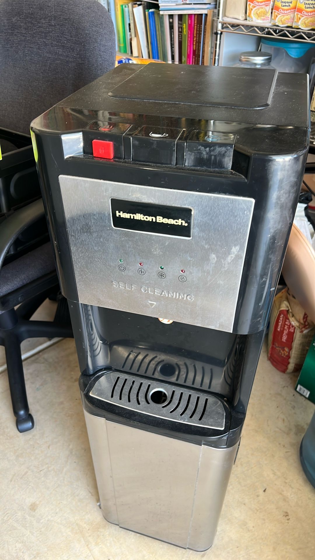 Water Dispenser W/water Jugs