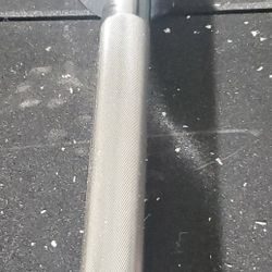New Olympic 7ft 45 Pound Barbell. Includes Clips