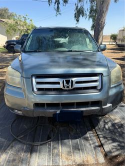 Honda Pilot SUV – Silver/Gray