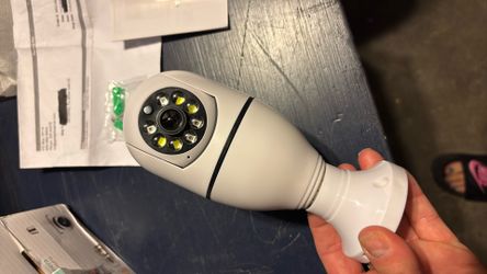 Light bulb Wi-Fi camera