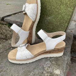 REMONTE by RIEKER Women's WHITE Ankle Strap BUCKLE  WEDGE HEEL SANDALS 40 