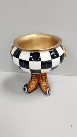 Cauldron pot.