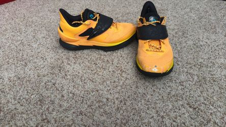 De'Aaron Fox basketball shoes