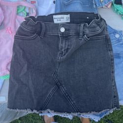 Abercrombie Black Skirt Size 7/8