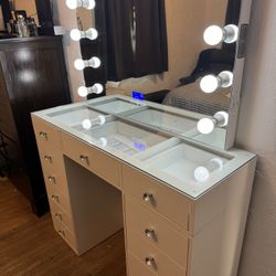 Makeup Vainty With Glass Top