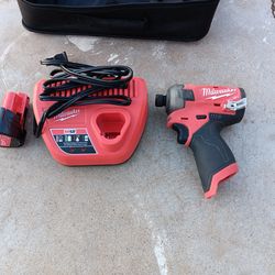 IMPACT DRILL MILWAUKEE