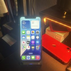 iPhone XS Unlocked - Screen Protectors Case Included 