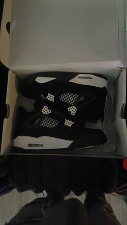 Jordan 4 white thunders(Size 9 men’s/10.5 women’s)