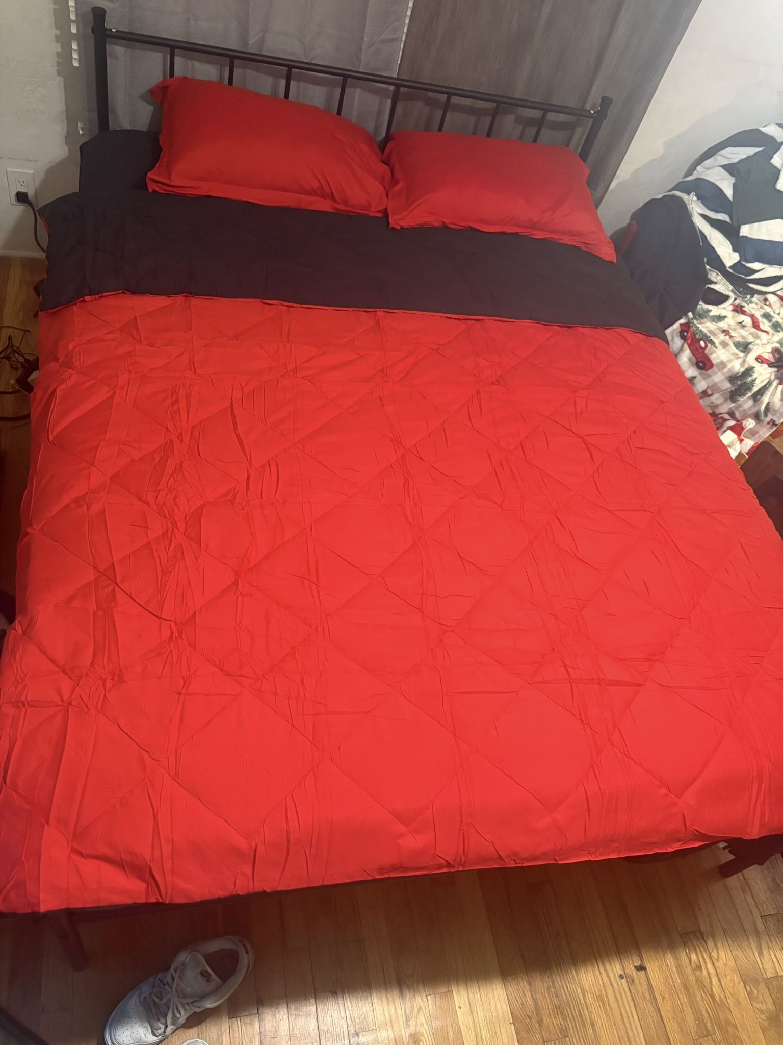 Pillow Top Plush Mattress W/bed Frame 