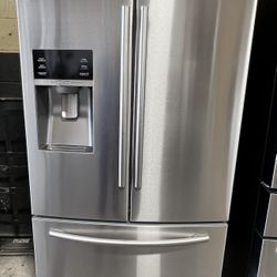 Samsung COUNTER-DEPTH French Door Refrigerator w/WATER+ICE