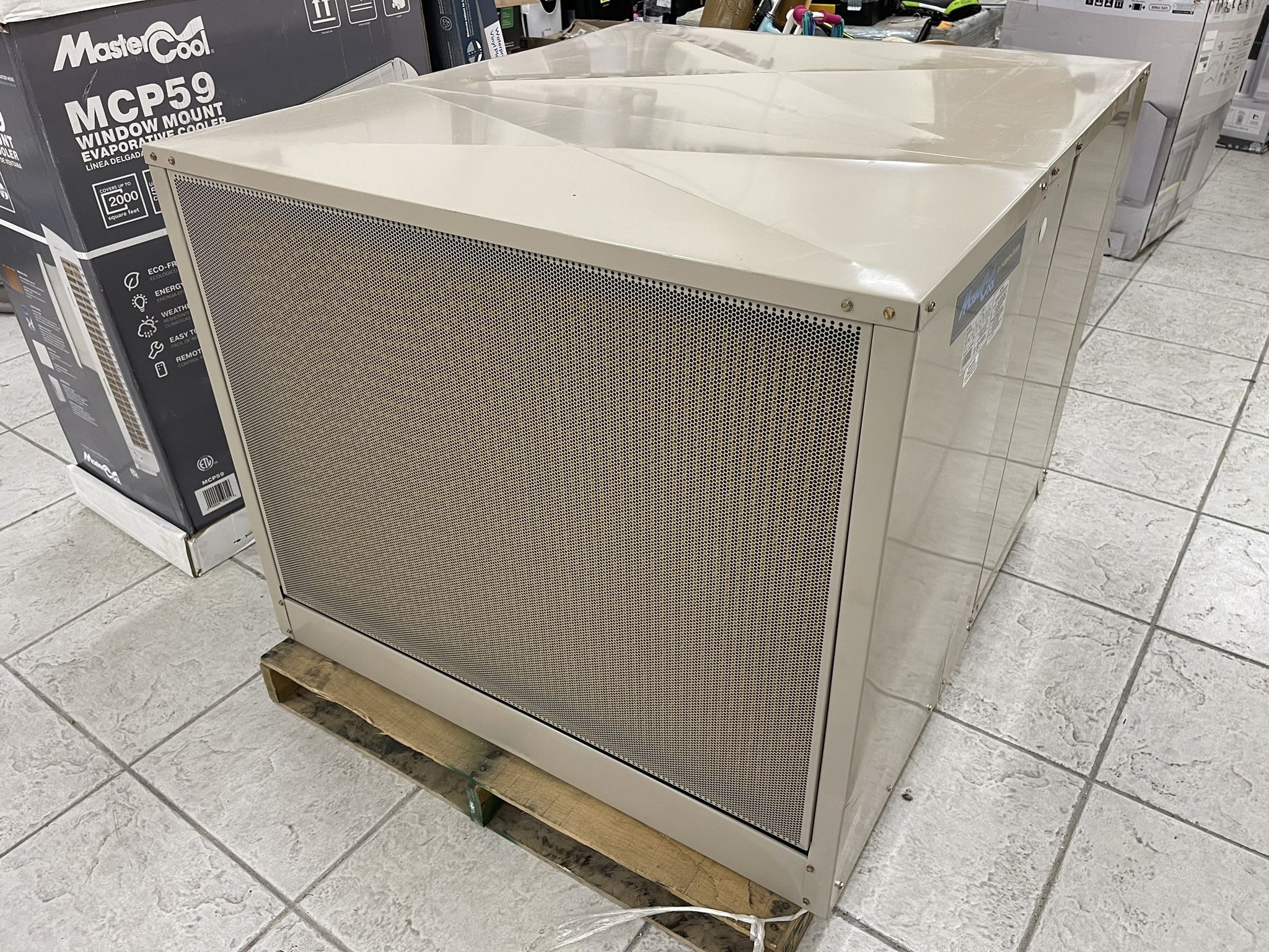 MasterCool - 5000 CFM Side-Draft - Wall/Roof 8 In Media Evaporative Cooler for 1650 Sq Ft, 2 Speed Motor.