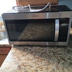 
LIKE NEW Whirlpool Microwave – Large Size 🔥 $160