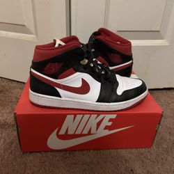 Air Jordan 1 High Retro Red And Black 