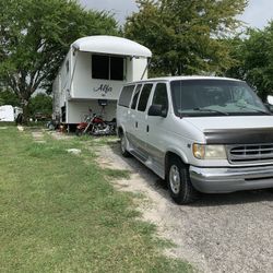 1999 Ford Club Wagon