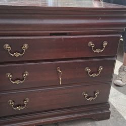 "APPLEWOOD DREW" With Safe Lock An Key