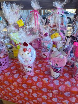Hello Kitty Baskets