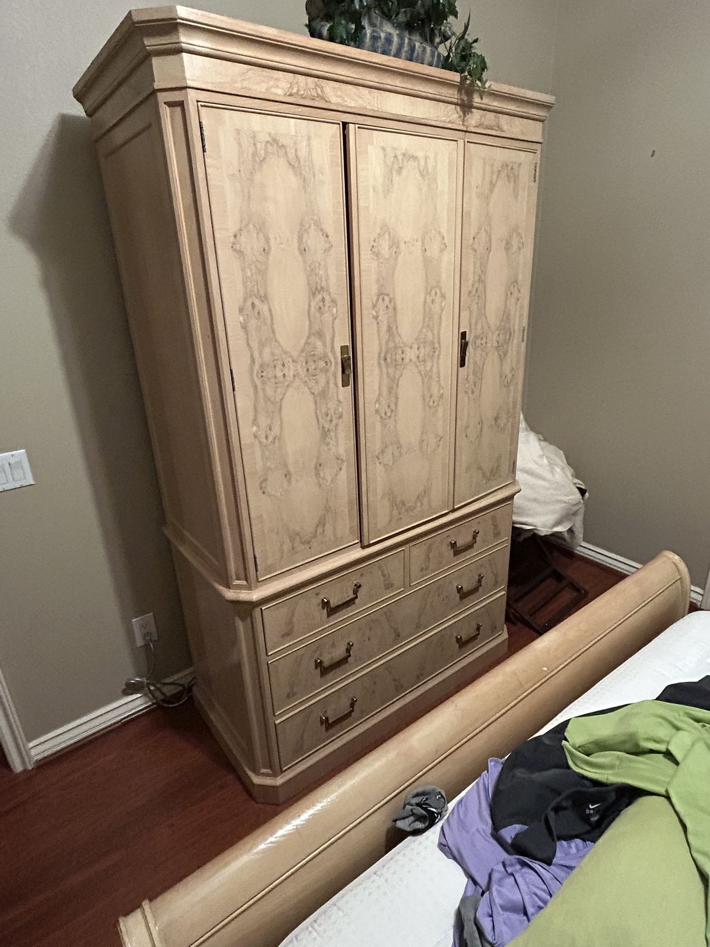 Drexel Heritage Corinthian Armoire 096-440-6