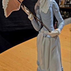 This Lladró figurine, Dmita Aranjuez with Parasol #4879