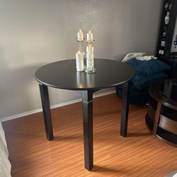 Elegant Wooden Round Dining Table