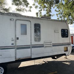 Camper Trailer 36ft Keystone 