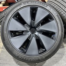 (4) 2026 Tesla Model 3 18” Photon Wheels SENSORS A/S MICHELIN 98% 235/45R18