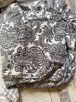 Queen bedsheet $10 6 pieces