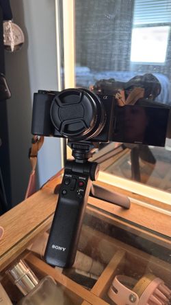 Sony Alpha ZVE10 & Sony GP-VPT3