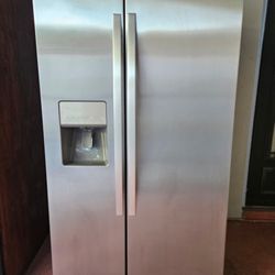 ✨️🔆Whirlpool🔆✨️S-Steel S-by-S Fridge in Perfect Condition 
