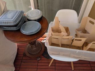 Free food containers and beverage holders in Mira Mesa