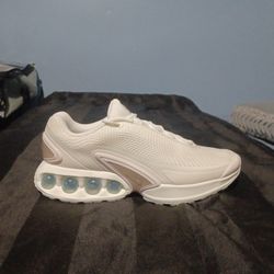 Brand New And Original Men's Nike Air Max's DN Sneakers Sizes 10