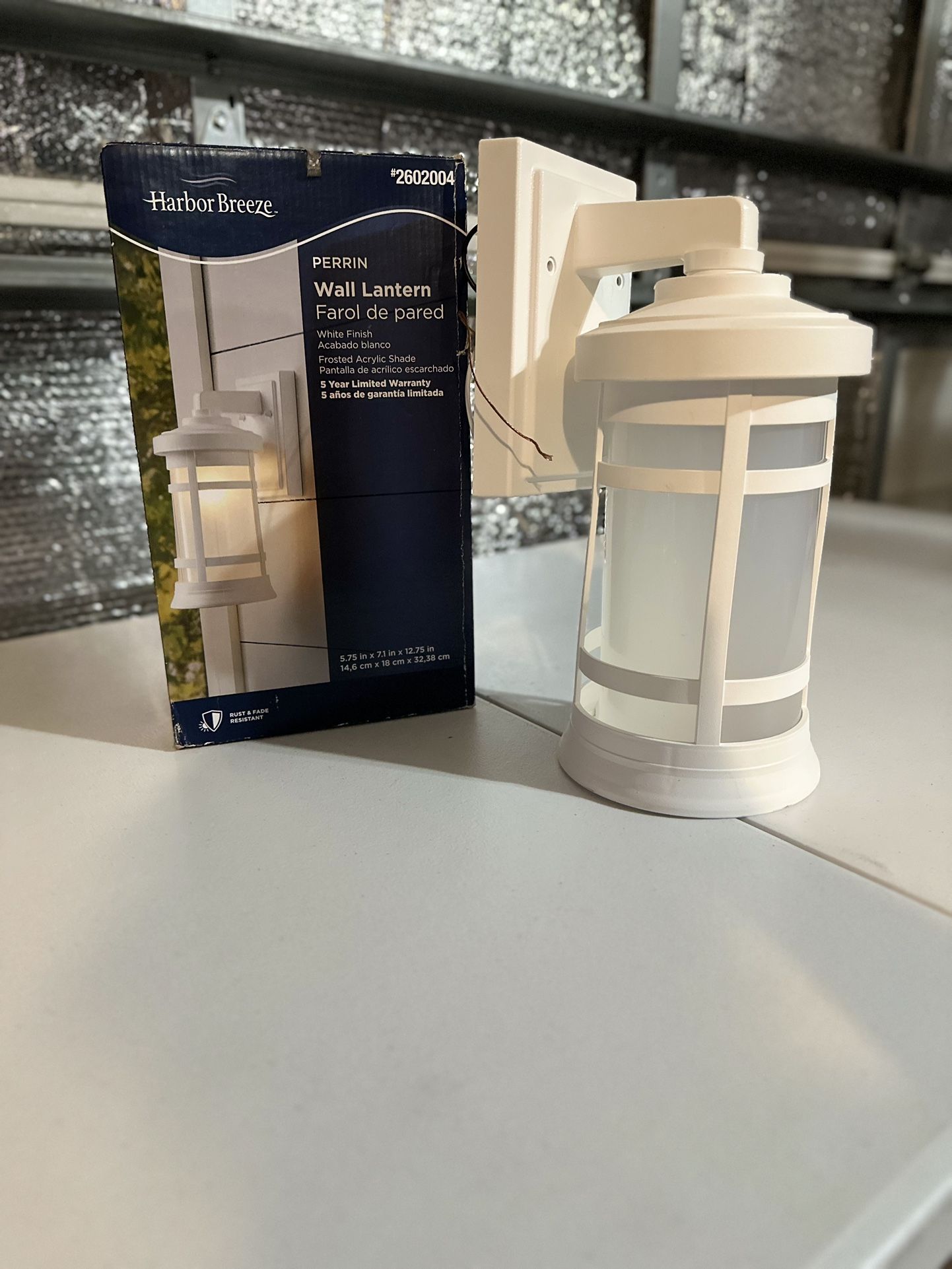 Project Source Perrin 1-Light 12.75-in H White Dark Sky Outdoor Wall Light