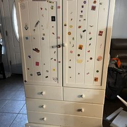 Dresser/armoire