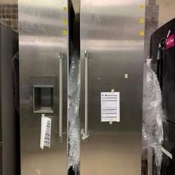 THERMADOR BUILT IN REFRIGERATOR AND FREEZER 