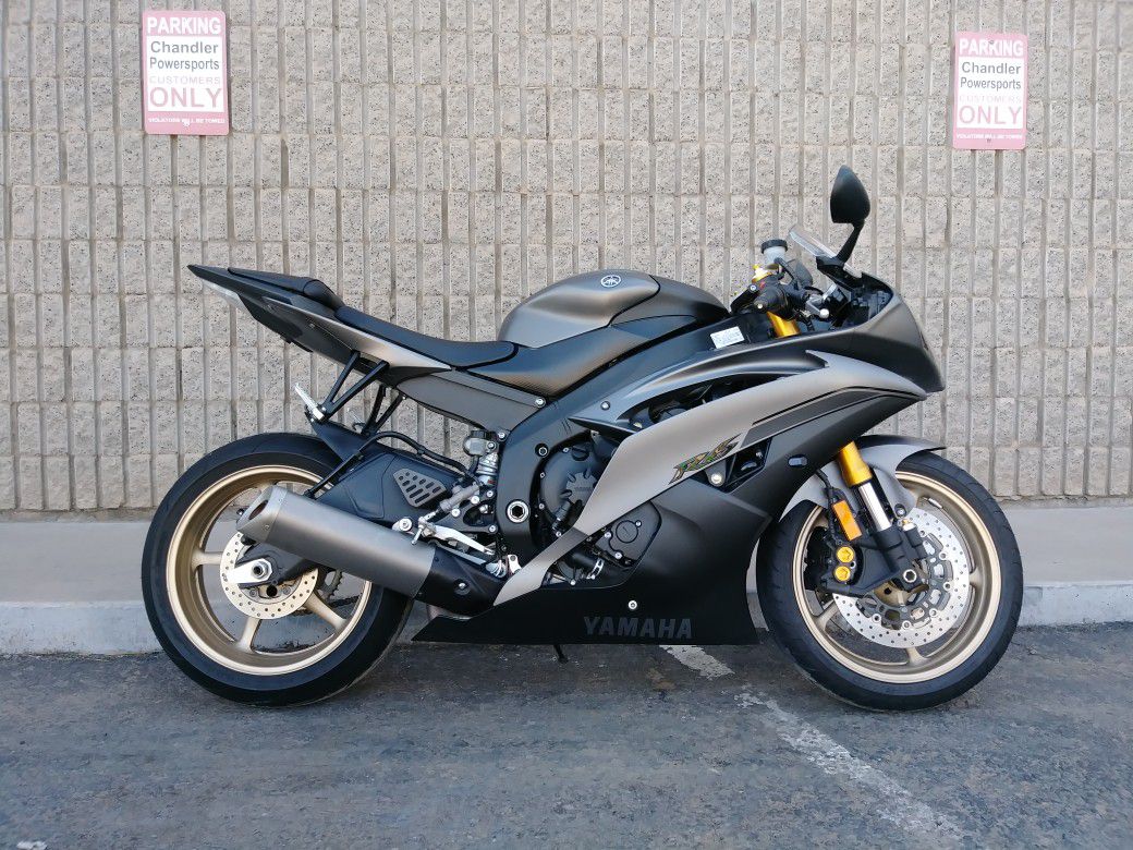 2013 Yamaha YZF-R6 motorcycle
