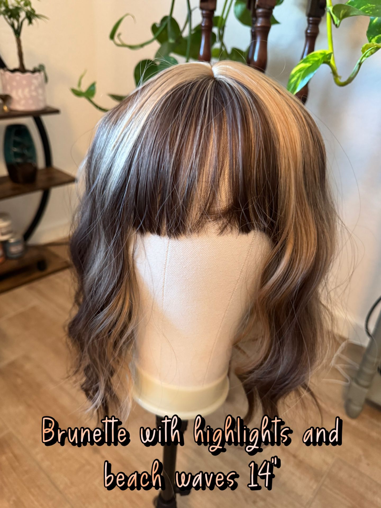 Synthetic brunette with beach waves wig