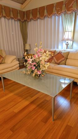 Modern Frosted Glass Coffee Table – Excellent Condition